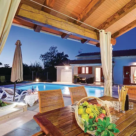 2 Bedroom Stunning In Pavicini Prázdninový dům