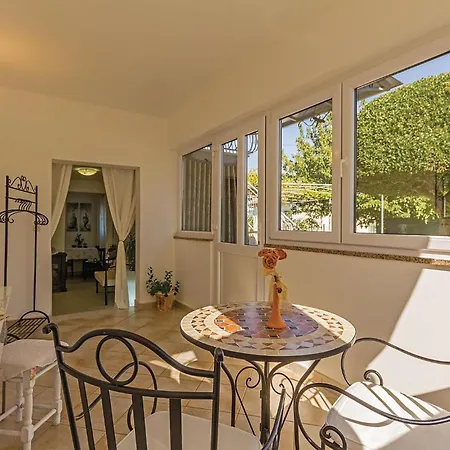 2 Bedroom Stunning In Pavicini Prázdninový dům