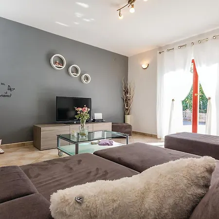 Holiday home 2 Bedroom Stunning In Pavicini *