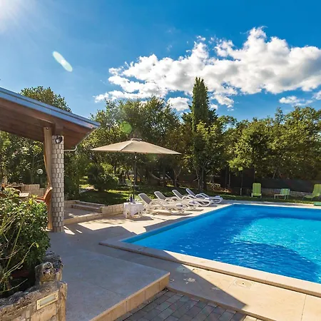 2 Bedroom Stunning In Pavicini