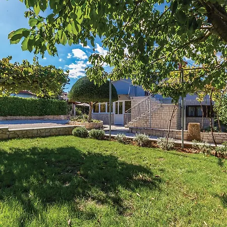 Holiday home 2 Bedroom Stunning In Pavicini Veliki Vareski