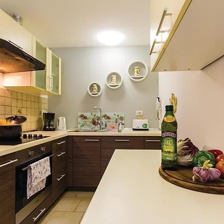 2 Bedroom Stunning In Pavicini Veliki Vareski