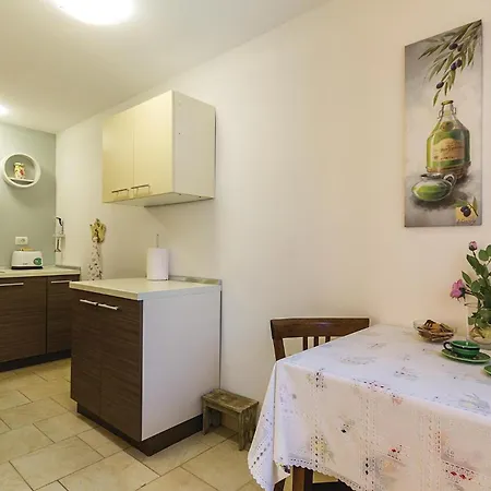 2 Bedroom Stunning In Pavicini Veliki Vareski