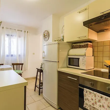 2 Bedroom Stunning In Pavicini Holiday home