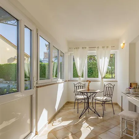 2 Bedroom Stunning In Pavicini