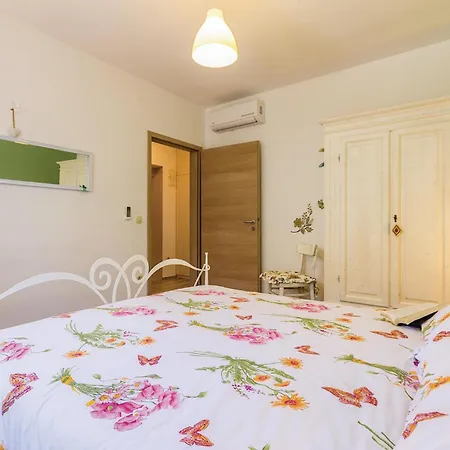 Holiday home 2 Bedroom Stunning In Pavicini