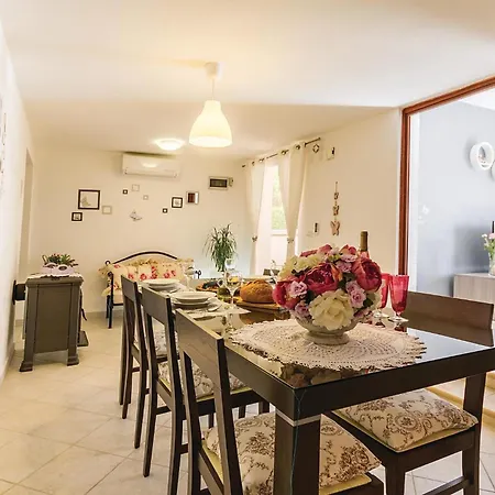 2 Bedroom Stunning In Pavicini Veliki Vareski